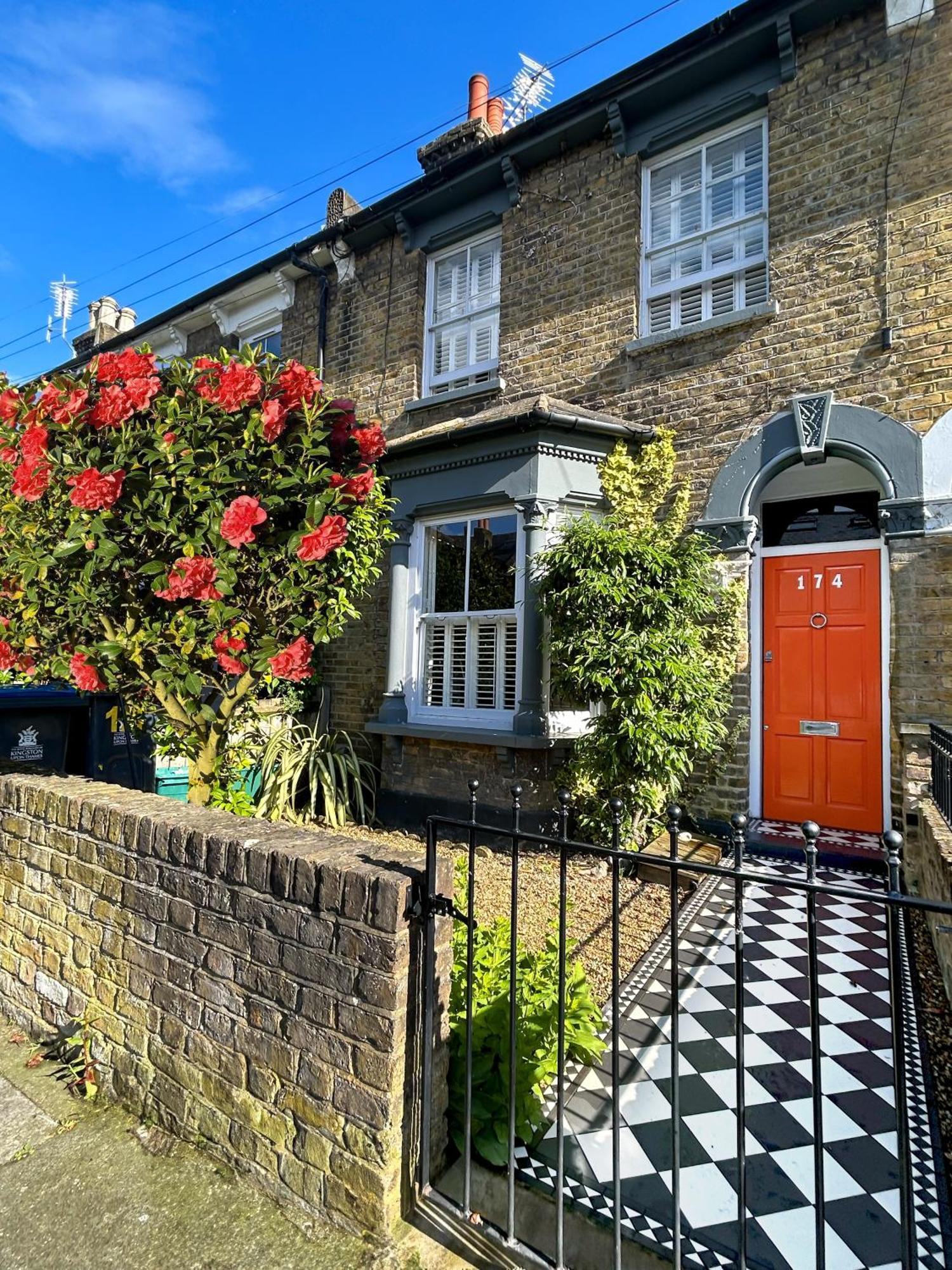 The Crown Loft Ensuite Luxury Accomodation Kingston upon Thames  Εξωτερικό φωτογραφία
