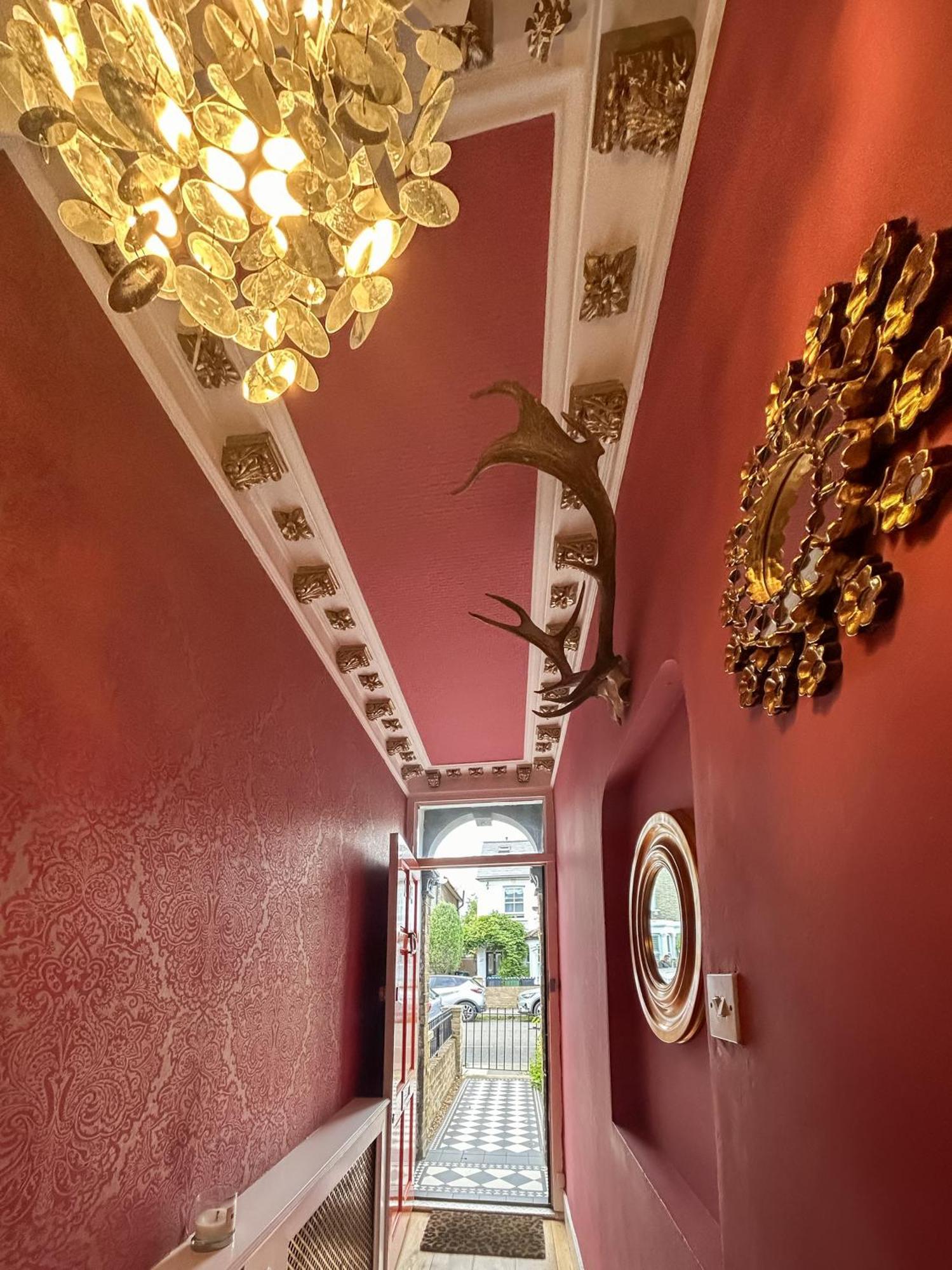 The Crown Loft Ensuite Luxury Accomodation Kingston upon Thames  Εξωτερικό φωτογραφία